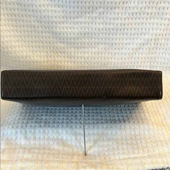 Mario Valentino Clutch